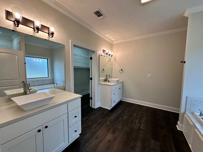 Building Photo - 3918 Old Wolf Rd