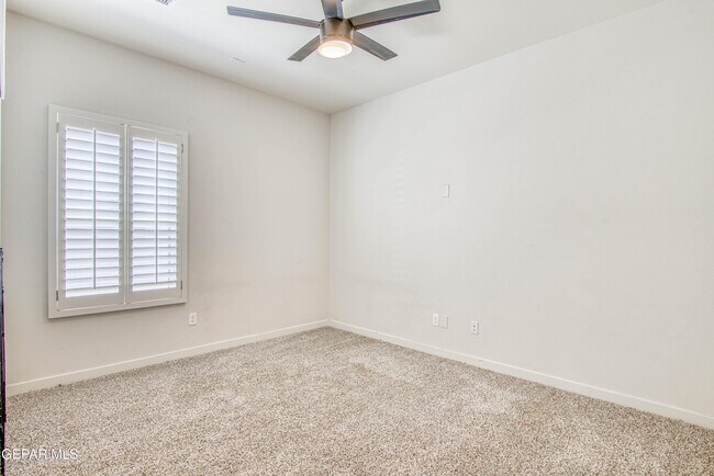Building Photo - 805 Mormon Tea Dr