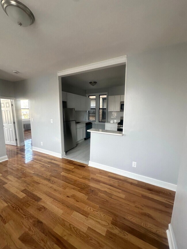 Building Photo - 119 60th St