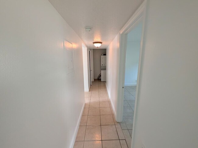 Building Photo - 817 Lighthouse Dr