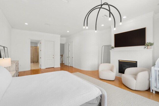 Building Photo - 2739 NE 15th St