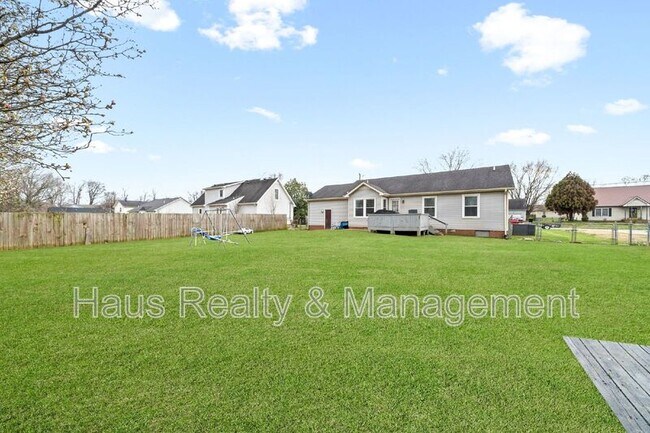 Building Photo - 919 Desota Ln