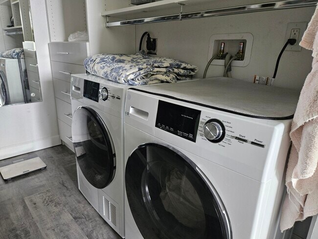 Building Photo - 5530 N Ocean Blvd