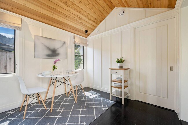Building Photo - High end, fully furnished (or unfurnished) pair of cottages in Downtown Mill Valley! PROGRESSIVE