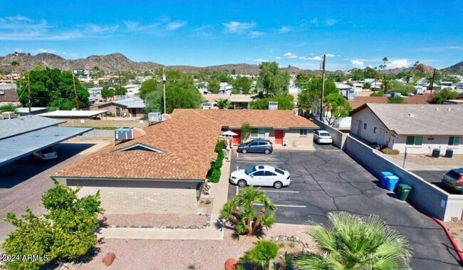 Building Photo - 1420 E Brown St