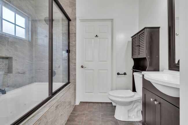 Building Photo - 4818 138th St