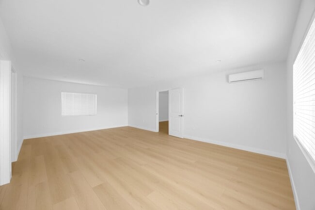 Building Photo - 3 Bedroom, 2 Bathroom Home – Near CSULB
