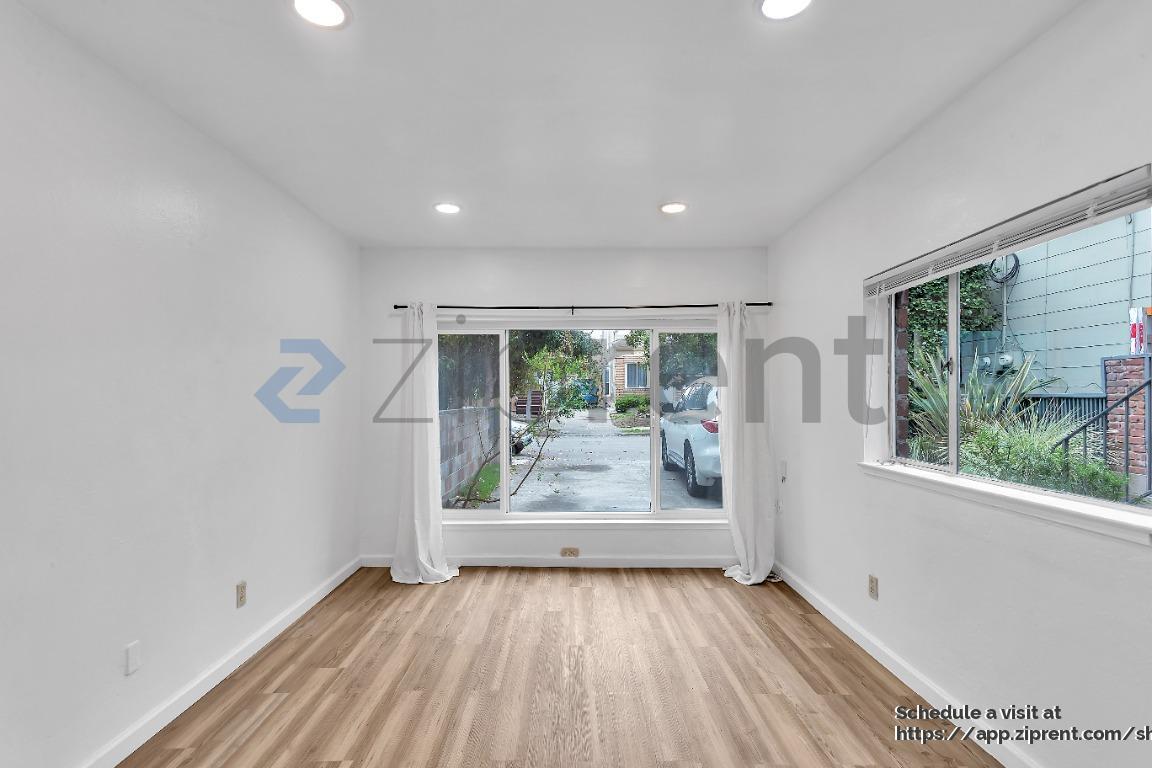 Building Photo - 669 33rd St