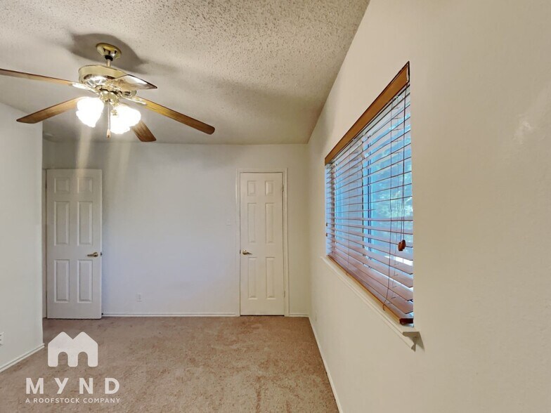 Building Photo - 205 Covala Dr