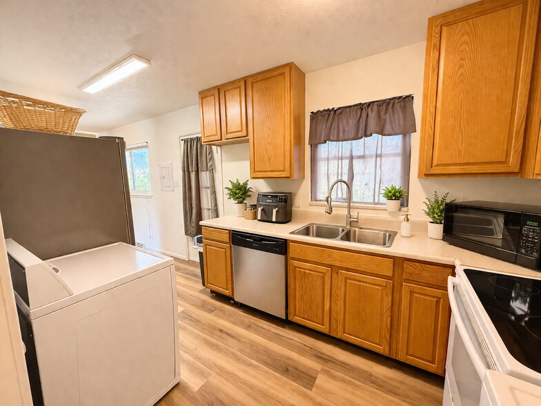 Building Photo - 1238 Janes Ln