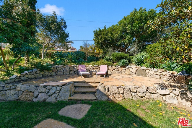 Building Photo - 28905 W Beach Ln