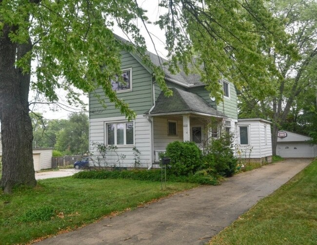 Building Photo - 3332 S Whitnall Ave