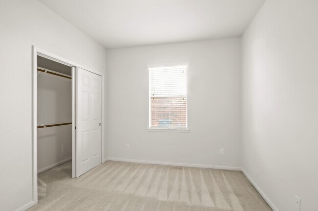 Building Photo - 15114 Cave Creek Dr