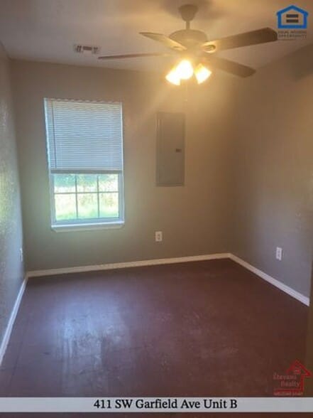 Building Photo - 411 SW Garfield Ave