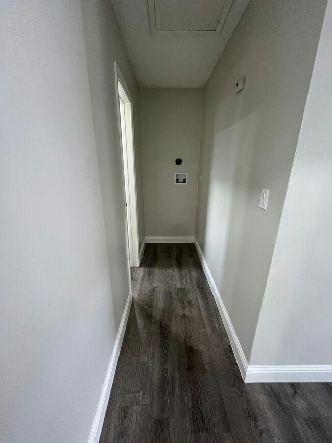 Building Photo - 13187 Splendora Ave