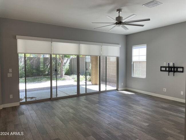 Building Photo - 4624 E Vista Bonita Dr