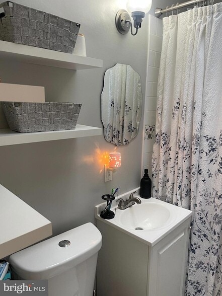 Building Photo - 703 Chetworth Pl