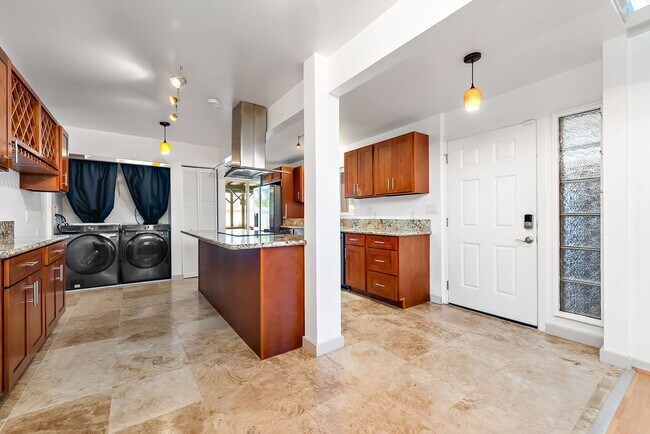 Building Photo - Single Family Home with views of Pearl Har...