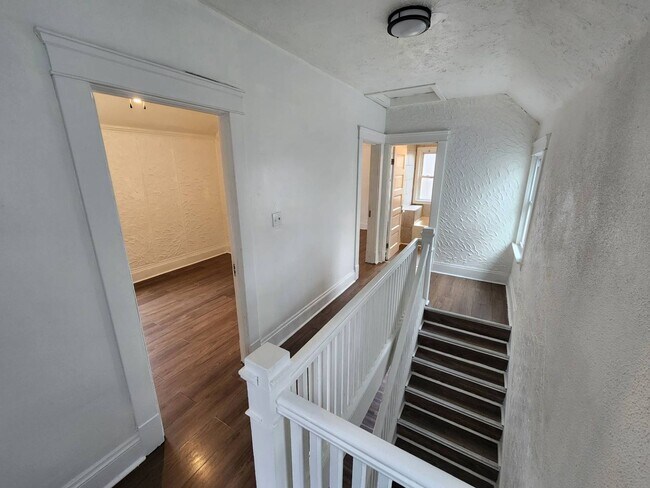 Building Photo - Charming 3-Bedroom Property in Prime Location