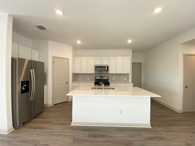 Building Photo - 203 Sweetwater Crk Ln