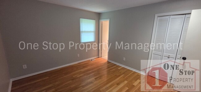 Building Photo - Charming 3 Bedroom, 2 Bathroom, 2 Car Garage Home in Parkville