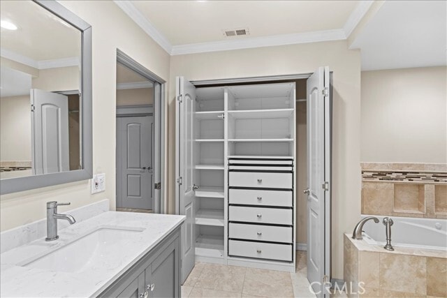 Building Photo - 512 Esplanade