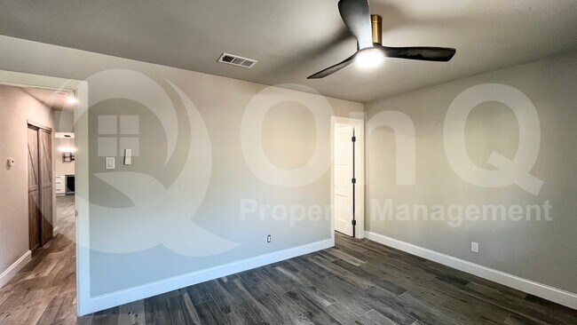 Building Photo - 1520 Armstrong Dr