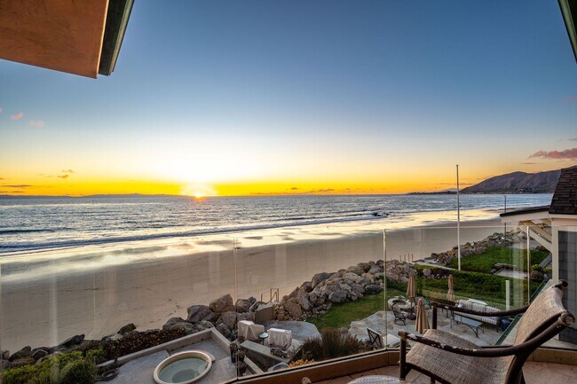 Building Photo - GORGEOUS CUSTOM BEACH HOME - Solimar Beach...