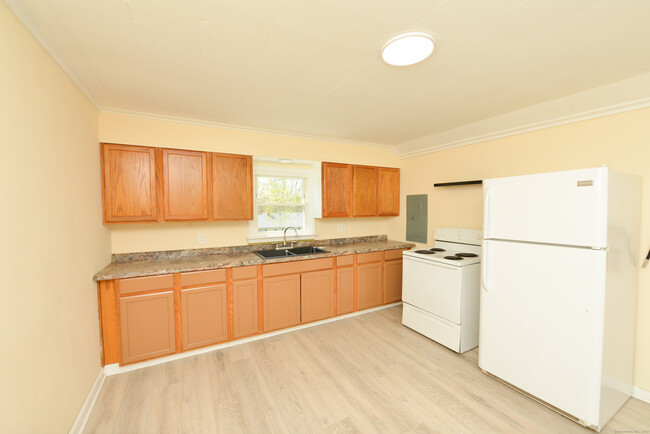 Building Photo - 130 Circle Dr