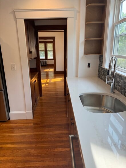 Quartz Countertop - 41 Monument St