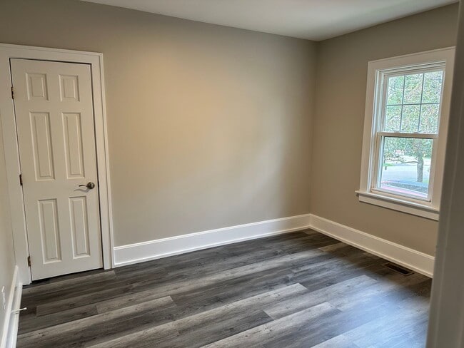 Building Photo - 2 bedroom house with a HUGE loft in Ellet