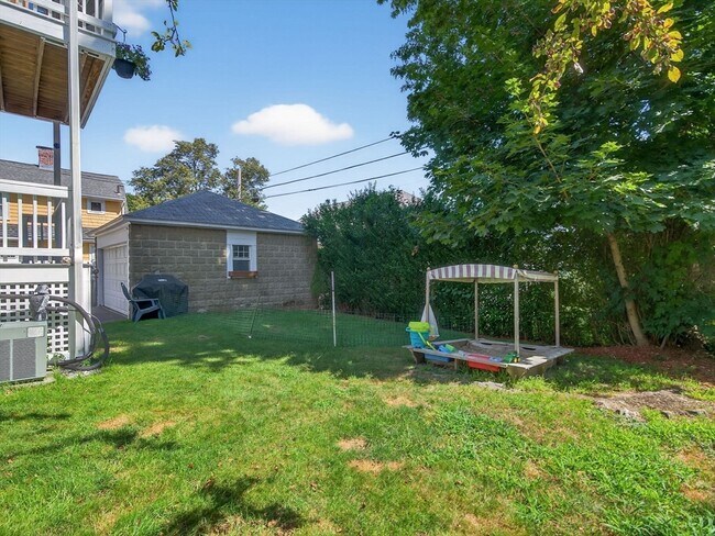 Building Photo - 135 Russett Rd