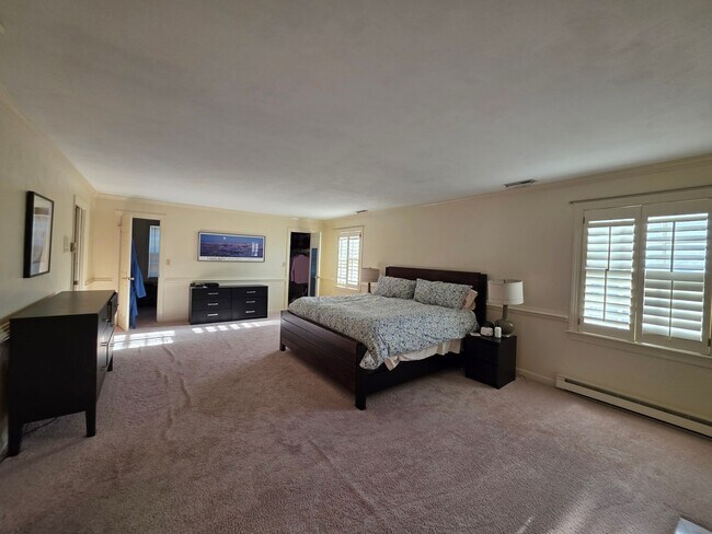 Building Photo - Ghent Square