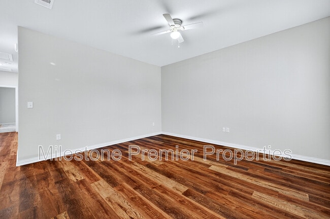 Building Photo - 2813 Peony Dr