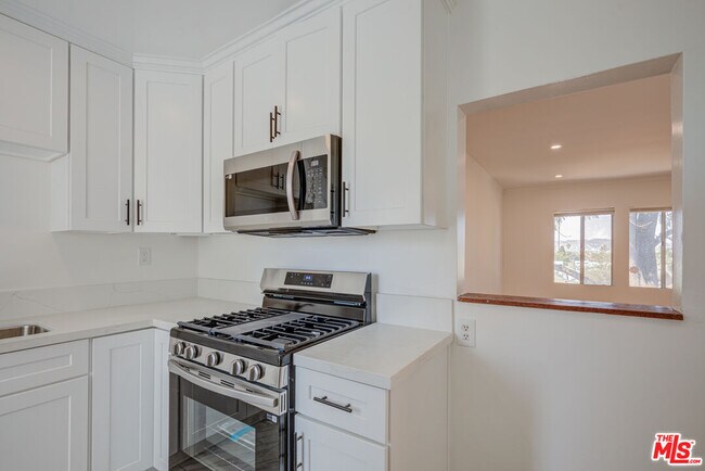 Building Photo - 2710 Bellevue Ave