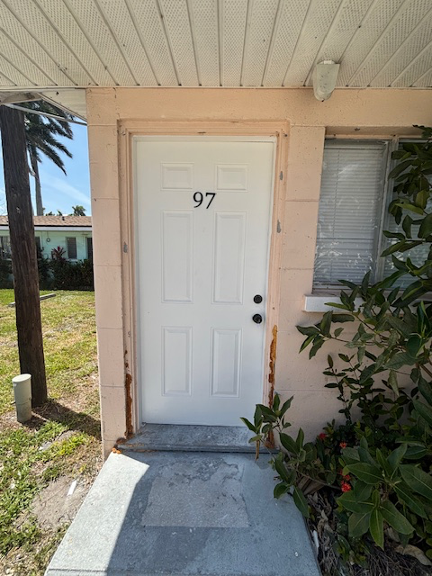 Building Photo - 1064 N Tamiami Trl