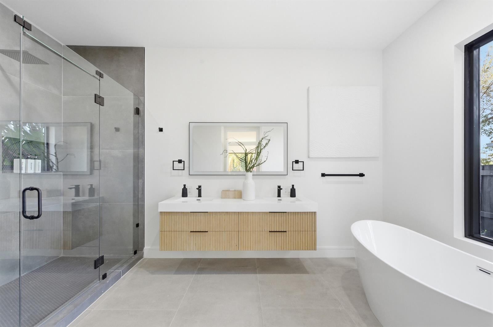 Building Photo - 1308 Avocado Is