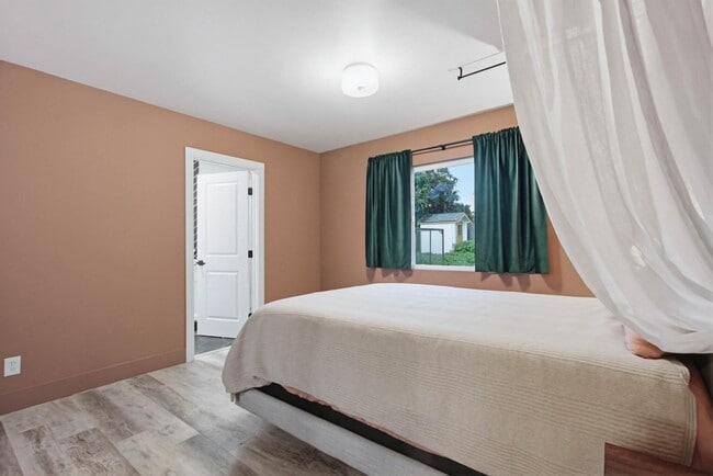 Building Photo - 1418 Marshall St