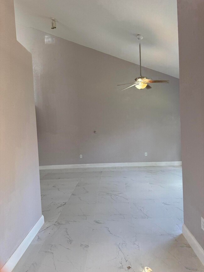 Building Photo - 9831 NW 24th St