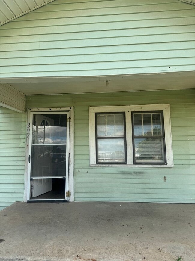 Primary Photo - large 3bedroom 1 bathroom