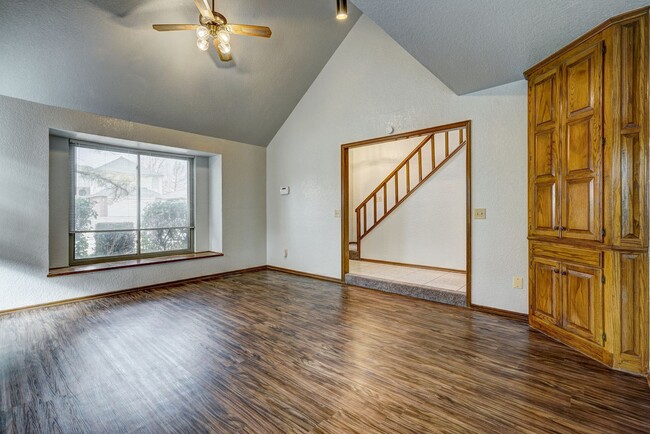 Building Photo - 4 Bed 2 Bath in Moore School District
