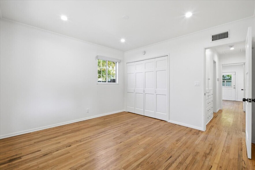 Building Photo - 12818 Hatteras St