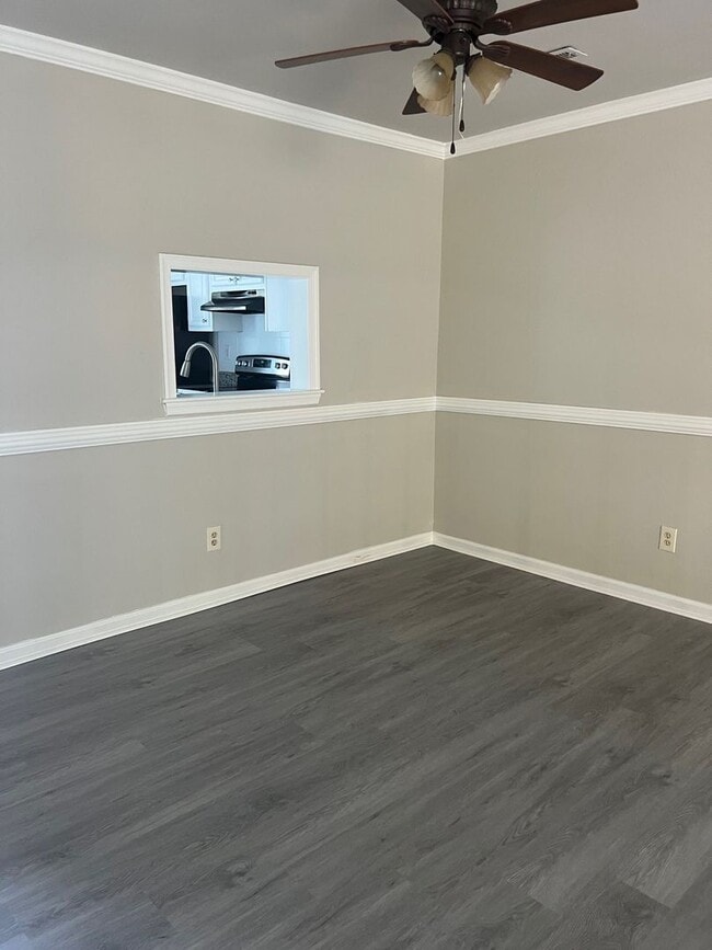 Building Photo - Totally Rehab Townhome