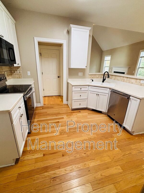 Building Photo - 404 Acorn Falls Ct