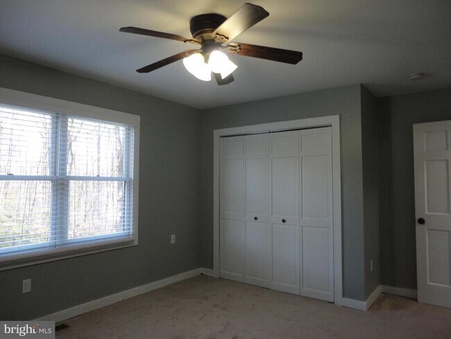 Building Photo - 814 Rustic Ln