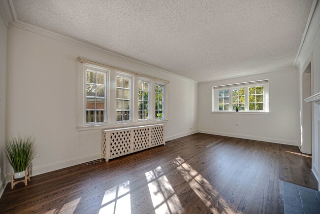 Building Photo - 662 Greenview Pl