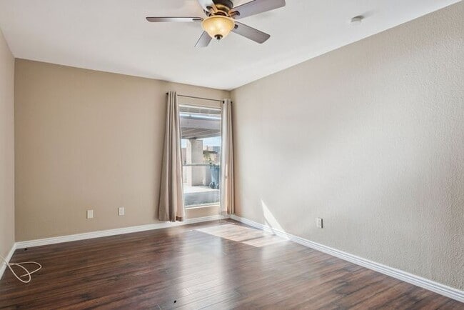 Building Photo - Cozy 2-bedroom, 1.5-bath townhome