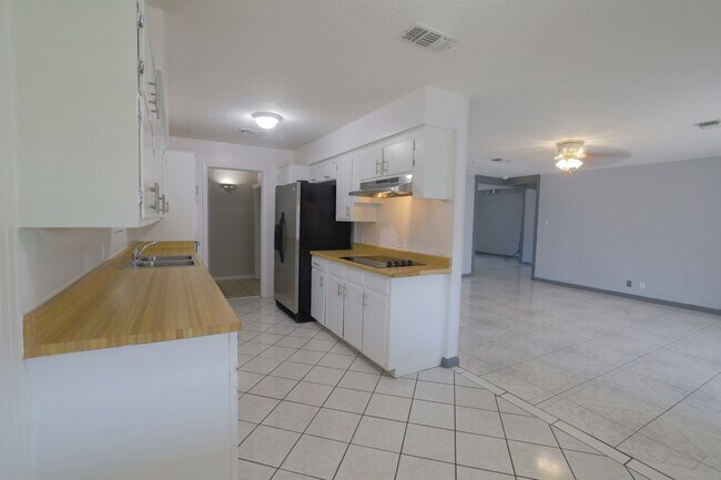 Building Photo - 3118 Flamborough Dr