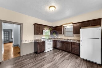 Building Photo - WEST SIDE! 2 Bedroom Single Family Home! JUST LISTED!