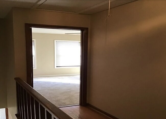 Building Photo - 1336 N Forest Dr
